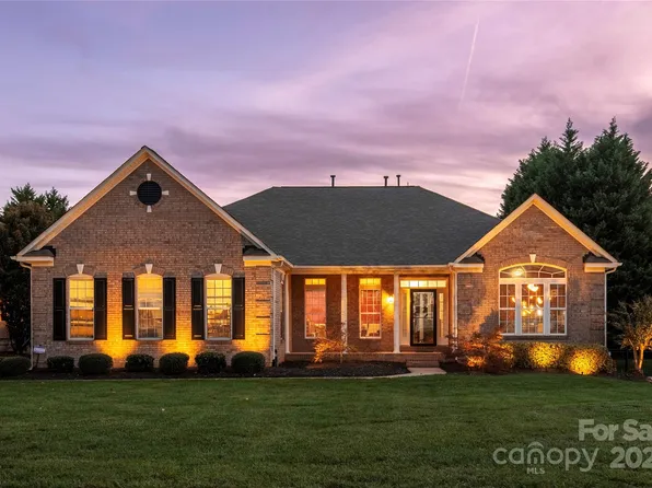 1108 Butterburr Dr, Matthews, NC 28104