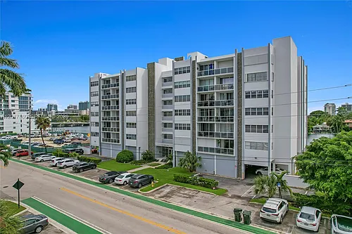 9381 E Bay Harbor Dr #301N Photo 1