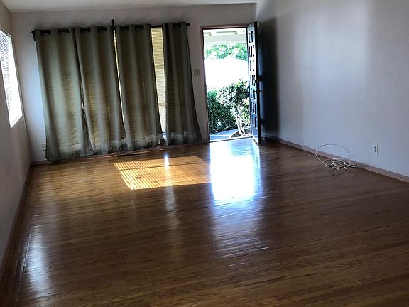 3rd image of 978 Portola Dr