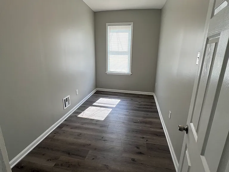 2109 Homewood Ave — Photo 9