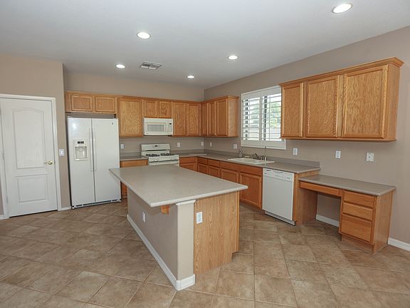 3rd image of 9315 W Tonopah Dr