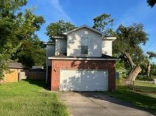 1105 E Kyle Rd, Clute, TX 77531