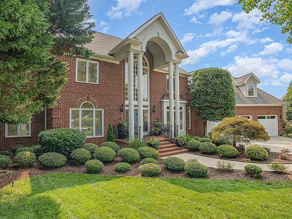 4th image of 315 Pebble Beach Dr #12