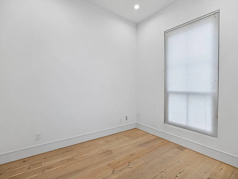 6143 Hurst St — Photo 26