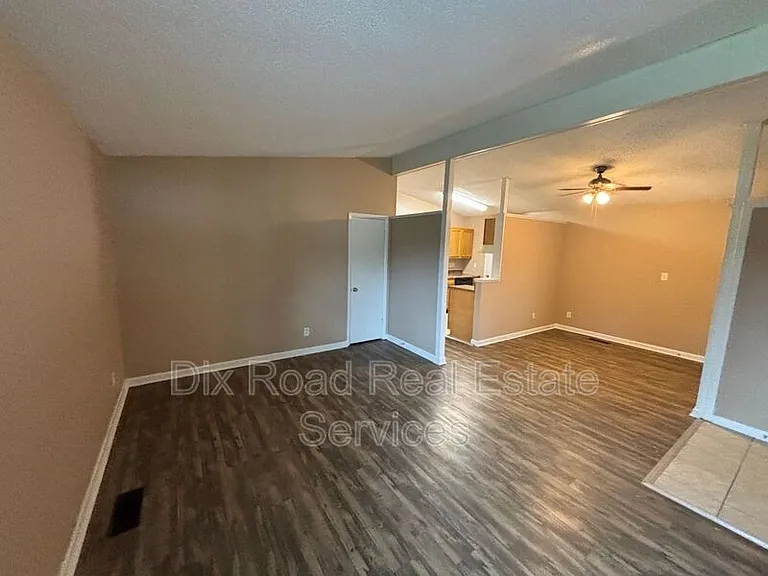 702 Arthur St — Photo 6