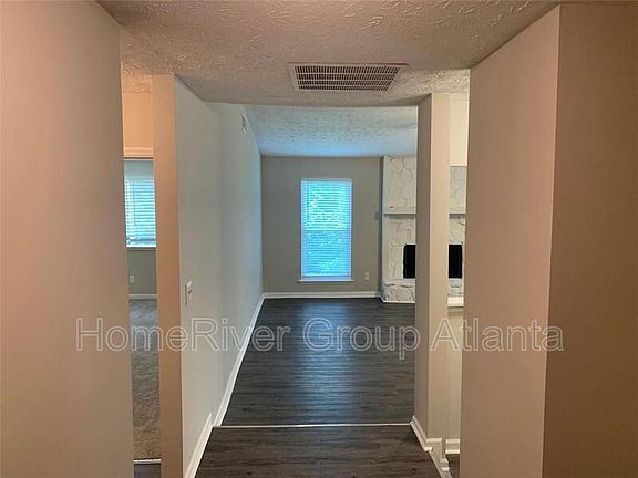 2nd image of 5464 Doncaster Ct