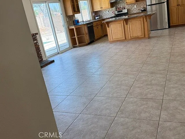 2117 W Sycamore Ave — Photo 3