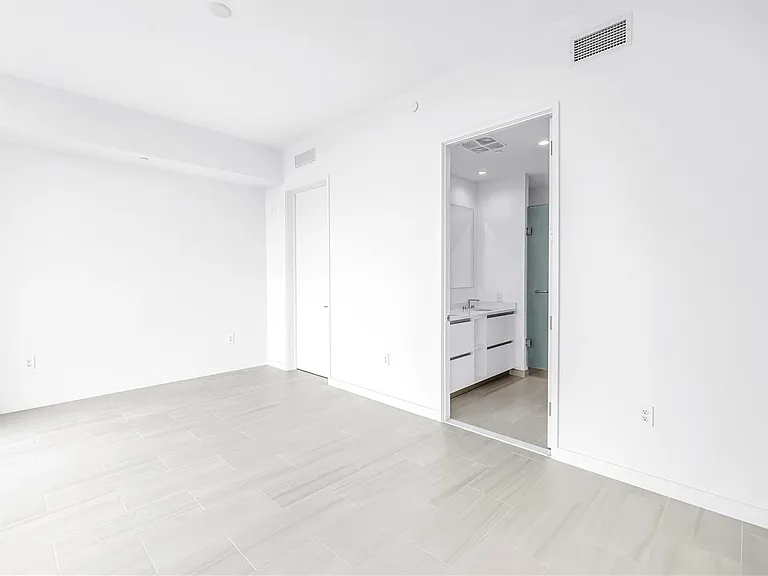 400 Central Ave #1608 — Photo 9