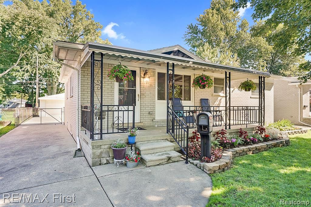 22437 Francis St, Saint Clair Shores, MI 48082 Zillow