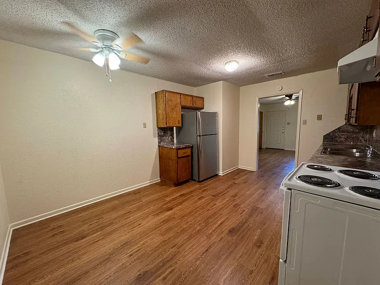 1115 White Ave — Photo 7