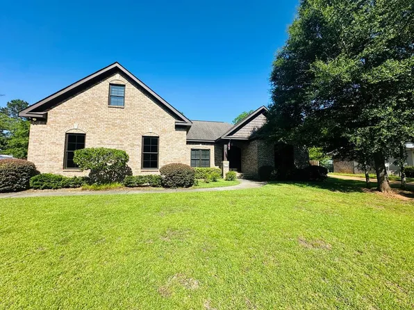 2703 Peachtree Dr, Dothan, AL 36303