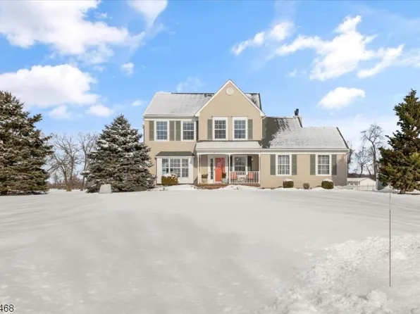 4 Pacesetter Dr, Washington Twp., NJ 08827