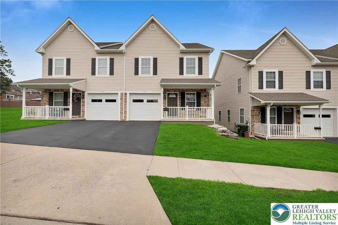 3 bed, 2.5 bath, 1812 sqft, $2,500 — Photo 1