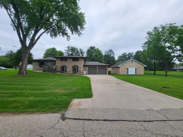 936 Robert St, Crivitz, WI 54114
