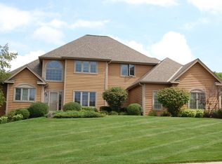 2113 Tallgrass Cir, Waukesha, WI 53188