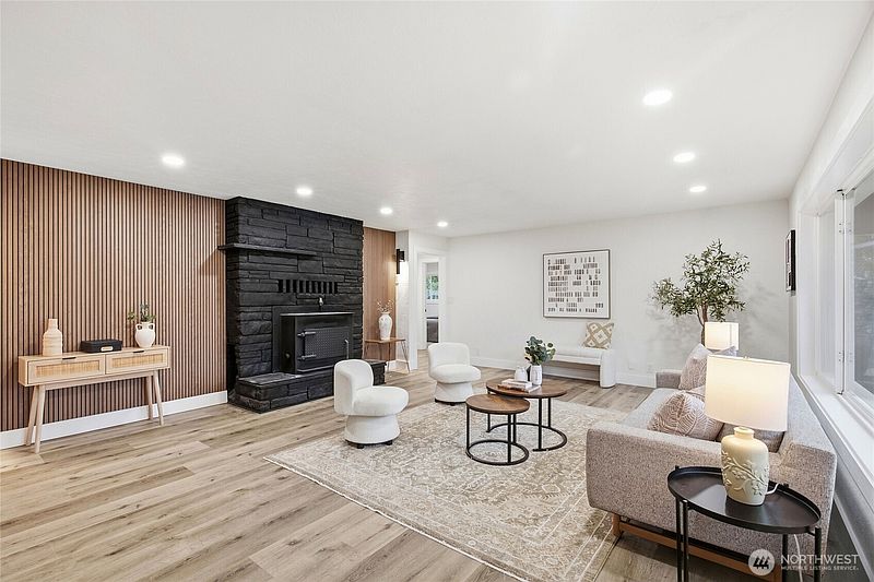 3rd image of 1202 22nd Street NE