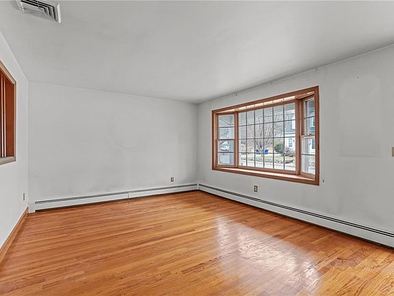 4th image of 31 Gillen Ave
