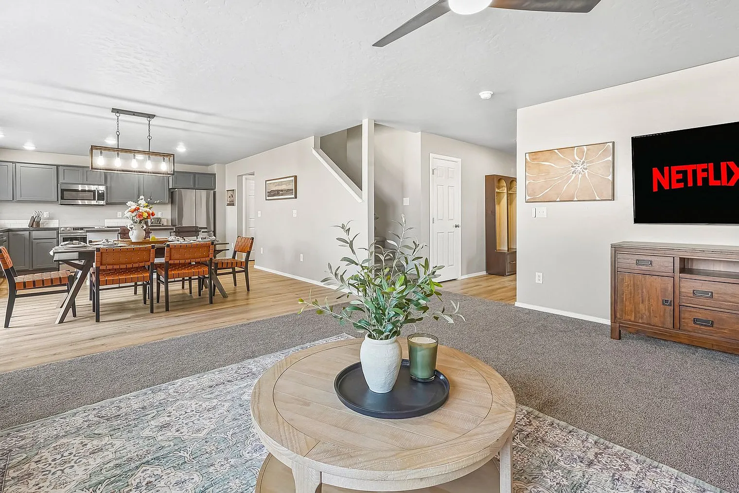 6 bed, 2.0 bath, 2497 sqft, $8,518 — Photo 4