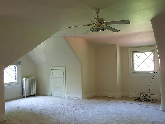 Another view of the far end of the great room ... it's big!