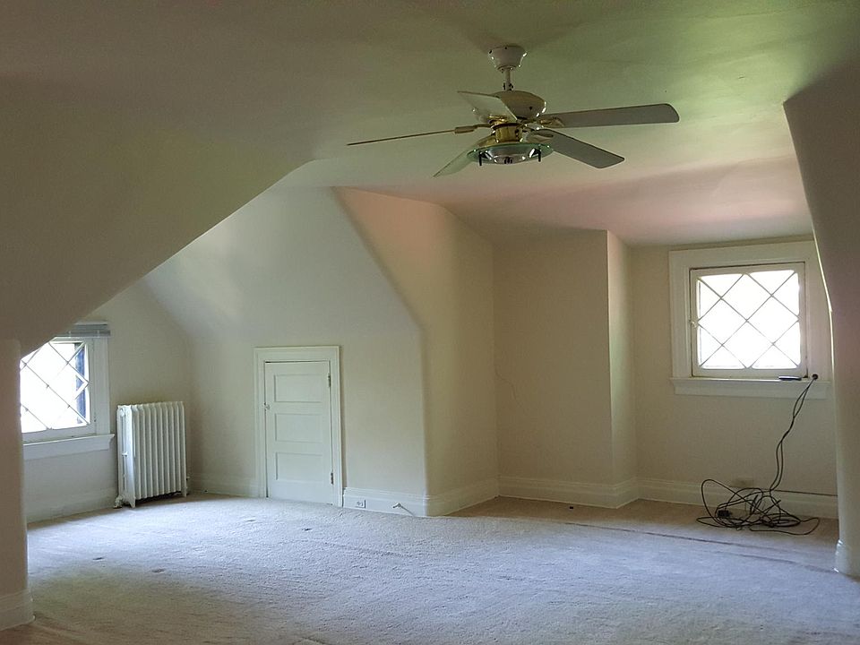 Another view of the far end of the great room ... it's big!