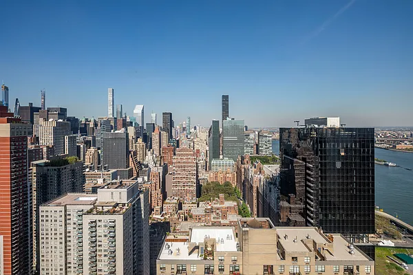 Sold by Douglas Elliman | media 8