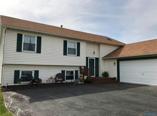 26261 Oak Meadow Dr W, Perrysburg, OH 43551