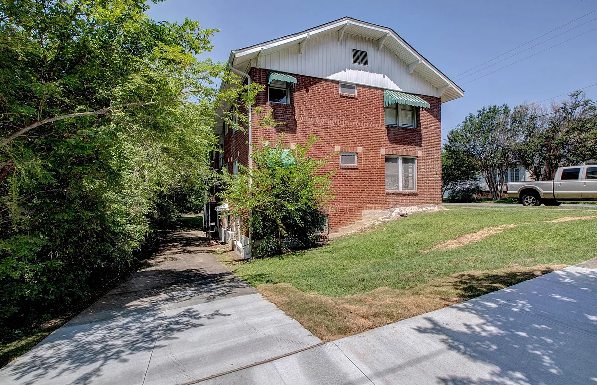 Building Photo - 4507 Woodlawn