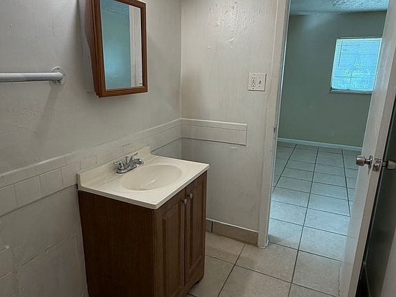4th image of 14006 Carmen Ct APT A