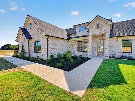 3rd image of 306 Grace Ln