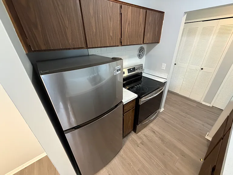 21661 Hillside Dr #D1 — Photo 5