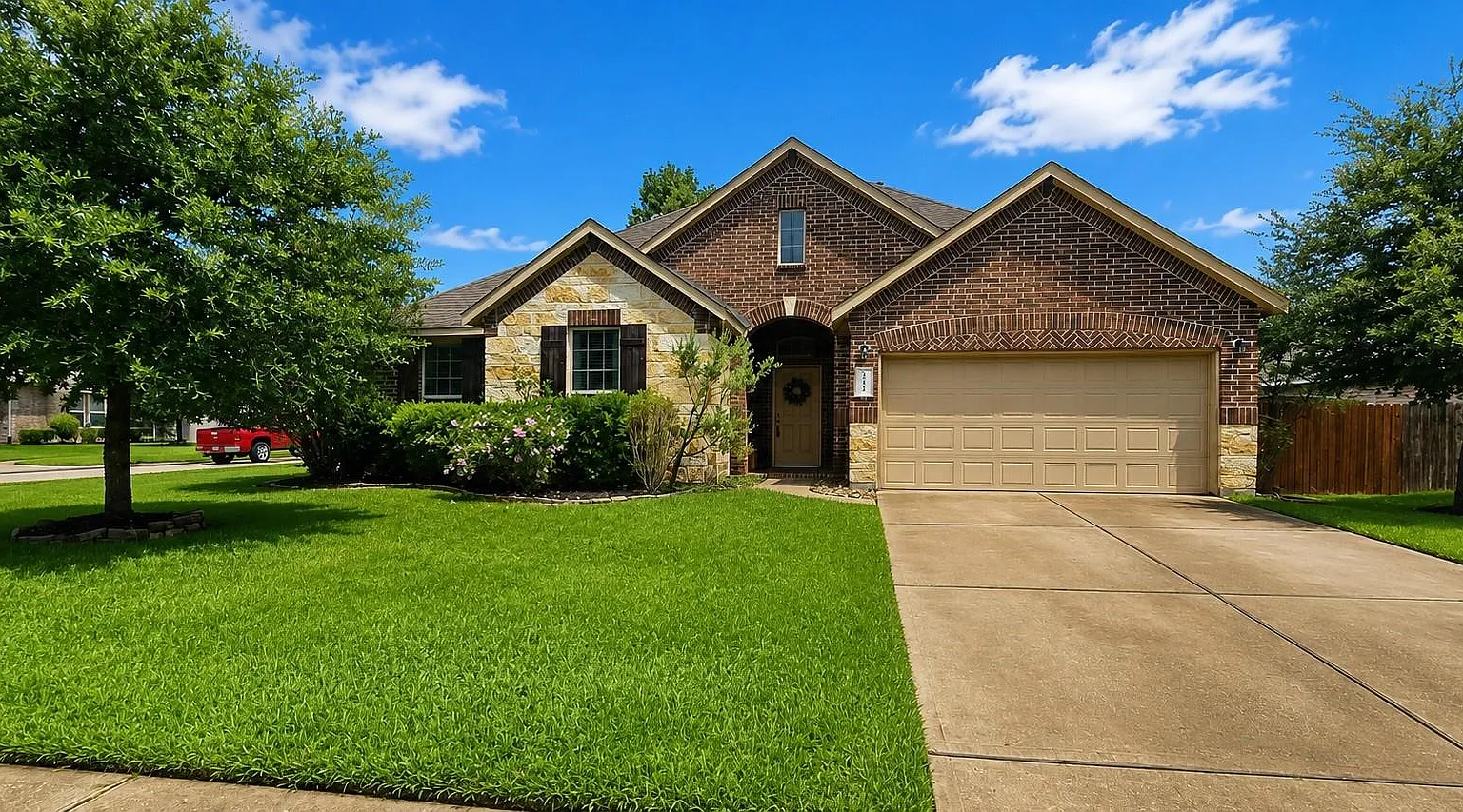 4 bed, 2.0 bath, 2010 sqft, $2,300 — Photo 1