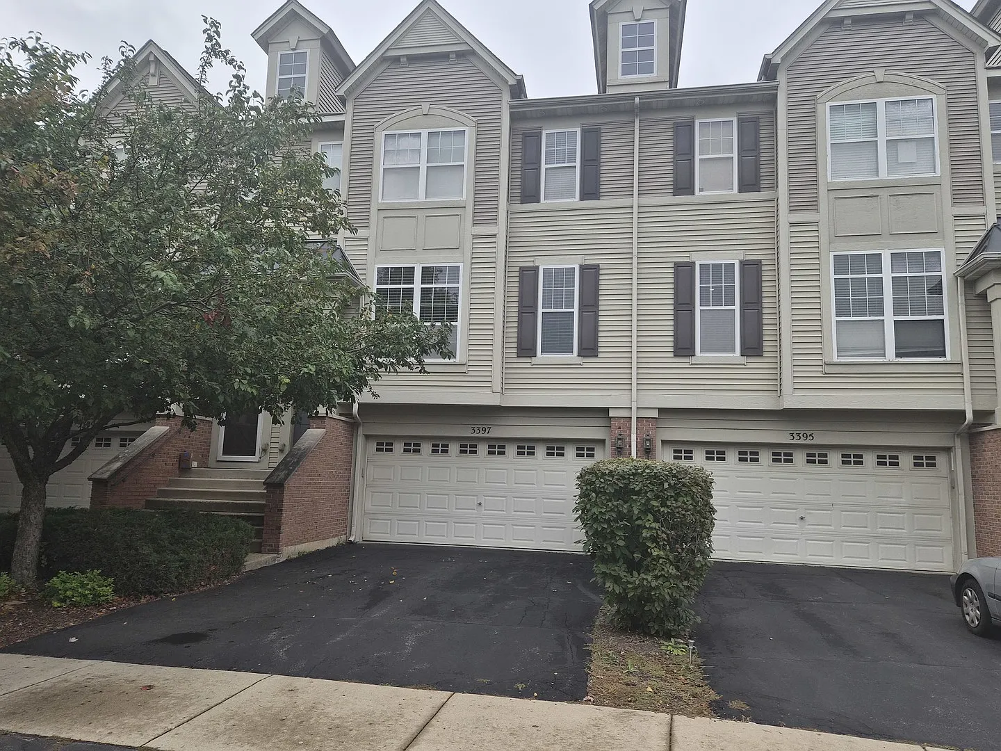 3 bed, 2.5 bath, 1776 sqft, $2,700 — Photo 2
