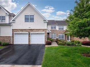 370 Inverness Cir, Easton, PA 18042