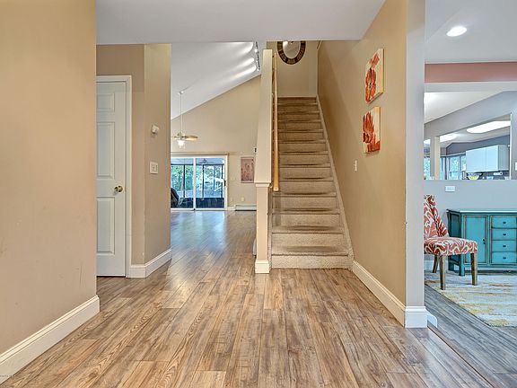 4th image of 45 Carasaljo Dr