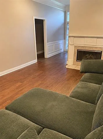 421 Greenfield Dr — Photo 4