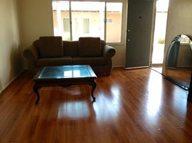1184 W 39th St