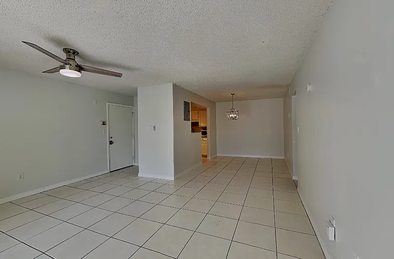 310 Cherokee Ct — Photo 4