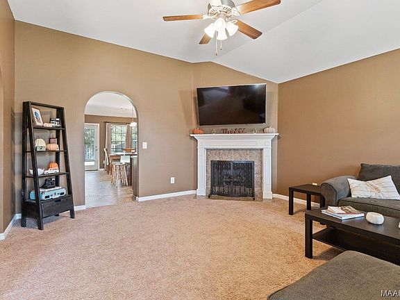 3rd image of 403 Buena Vista Way