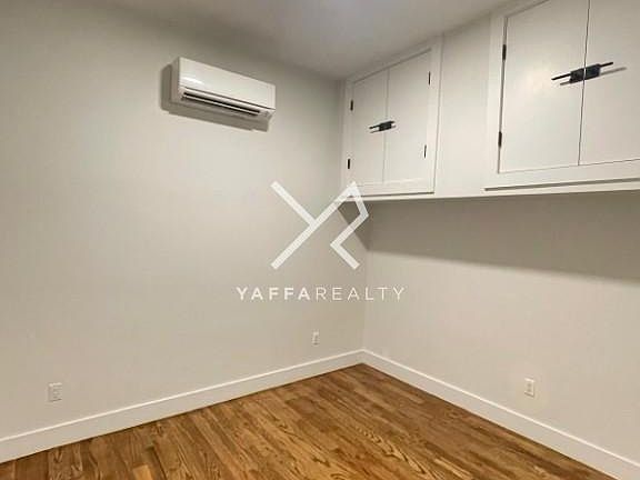 5th image of 180 Noll St APT 2R