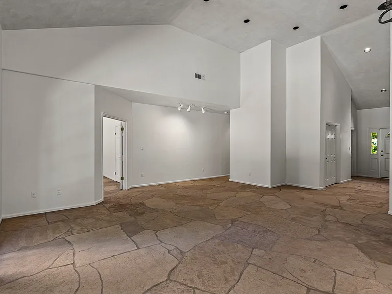 6578 Oak Leaf Ct — Photo 8