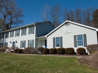 5452 Mystic Lake Dr, Brighton, MI