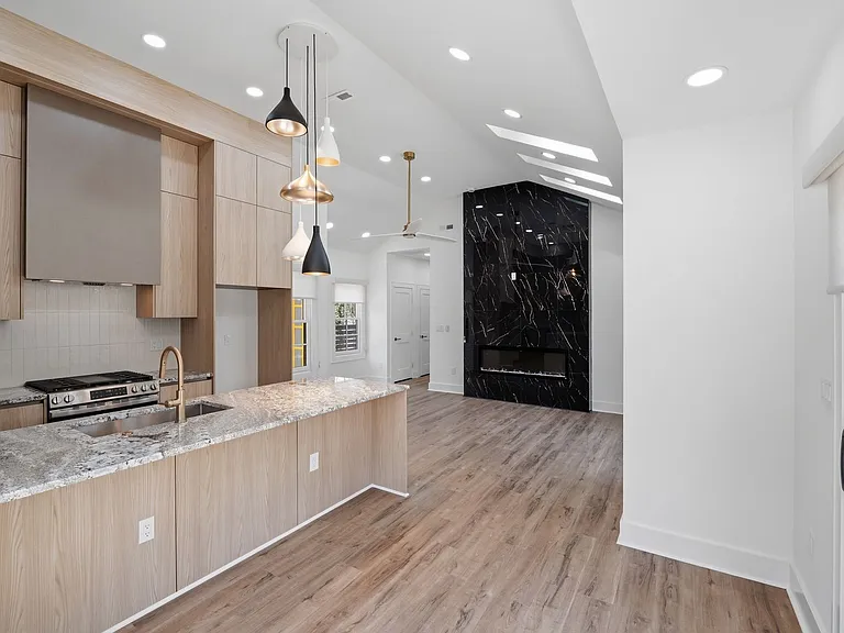 1840 Merriman Ave — Photo 12