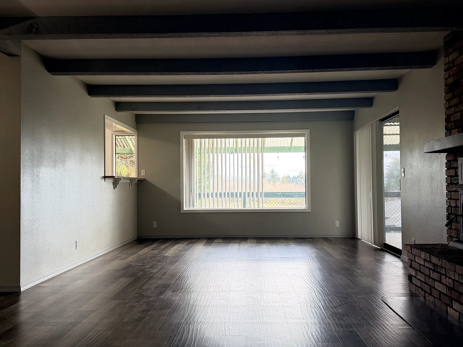 3 bed, 1816 sqft, $2,395 — Photo 3