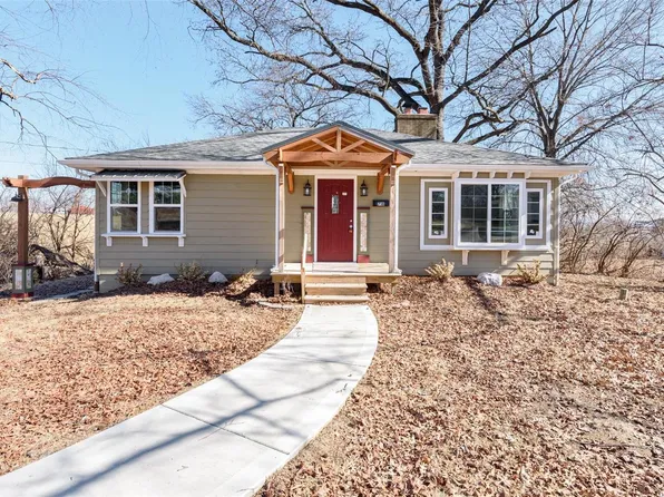 718 N 3rd St, Elsberry, MO 63343