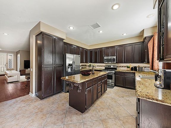 4th image of 39766 Pinedale Way