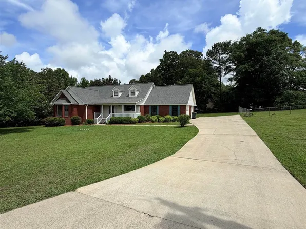 102 Crestview Dr, Clanton, AL 35045