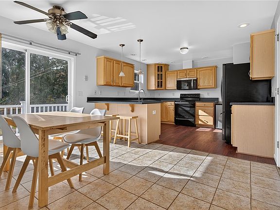 2nd image of 79 Fair St