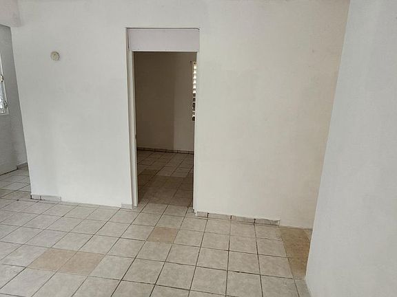 4th image of Calle Jimenez Garcia #4-URB