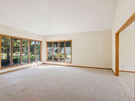 4th image of 3 Hill Farm Cir