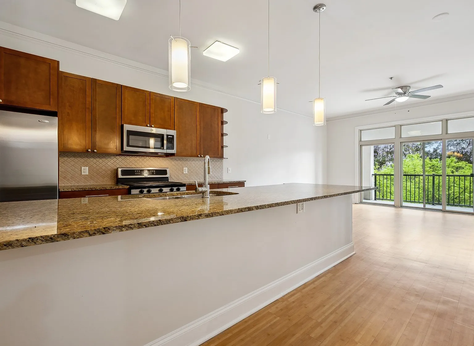 Tremont — Photo 1
